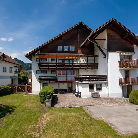 Comfy And Bright Next To Reutte 아파트